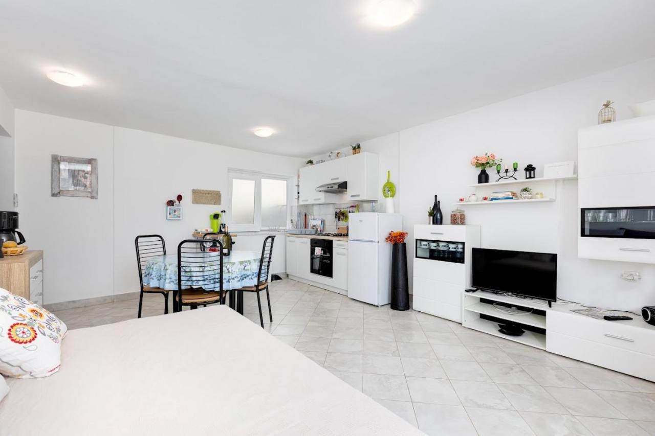 Apartment Oleander Malinska Εξωτερικό φωτογραφία